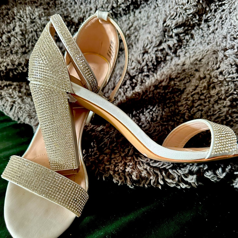 De Blossom collection heels Size 8 1/2 worn 1 time bling bling and comfty